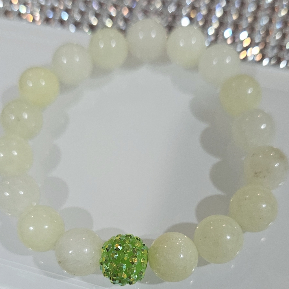 Nordstrom Cream Beaded Stretch Bracelet with Green Crystalโ Accent NWOT